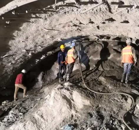 木垒拱顶带模注浆料的施工流程及注意事项